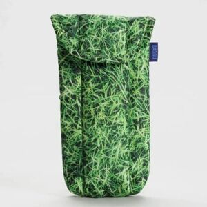 BAGGU Puffy Glasses Sleeve in Grass